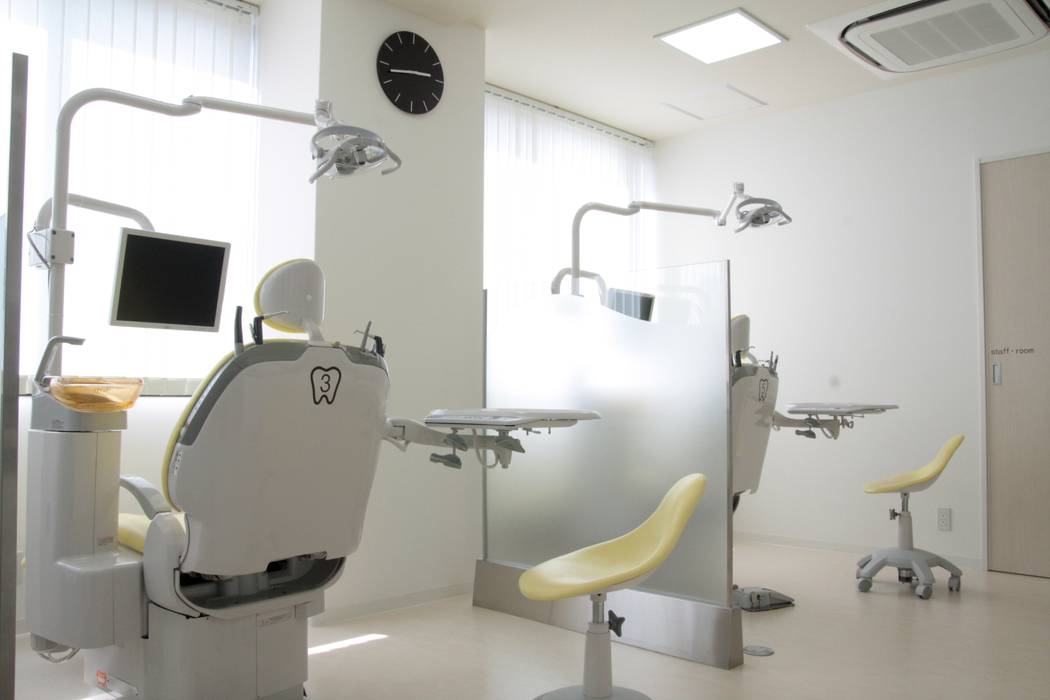 S-Dental Clinic _ 優しい空間とグラフィックデザイン＿, ASut Design ASut Design Murs & Sols scandinaves