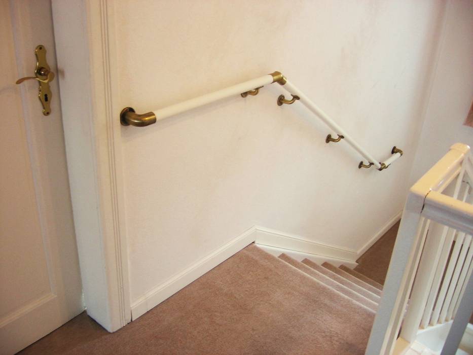 Handlauf Paderborn Vom Tischler Mit System Zweiter Handlauf Grosse Auswahl Flur Diele Treppenhaus Im Landhausstil Von Rohren Wohnideen Landhaus Metall Homify