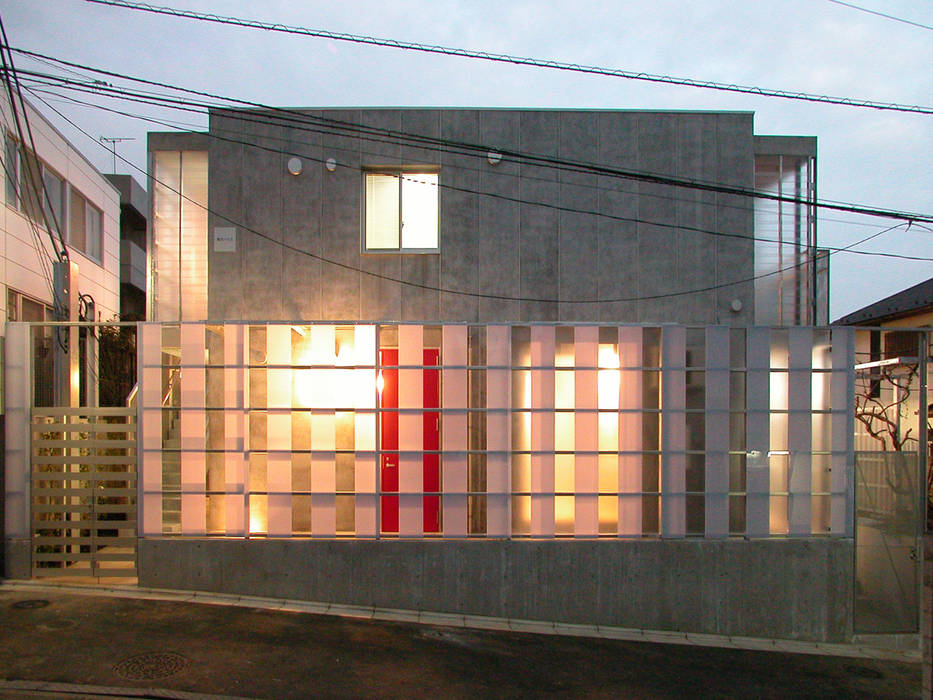 半透明の板塀で囲む住居, ユミラ建築設計室 ユミラ建築設計室 Rumah Modern