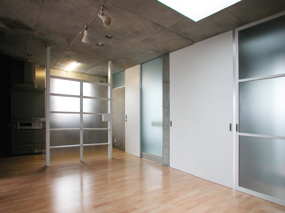 半透明の板塀で囲む住居, ユミラ建築設計室 ユミラ建築設計室 Modern Living Room