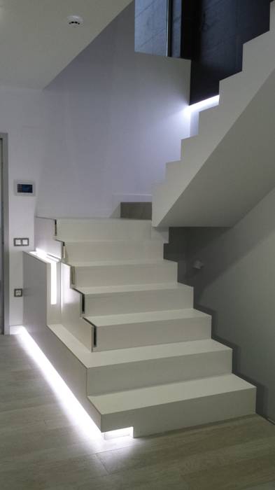 chalet adosado en imaginalia albacete, torradoarquitectura torradoarquitectura Pasillos, vestíbulos y escaleras de estilo moderno