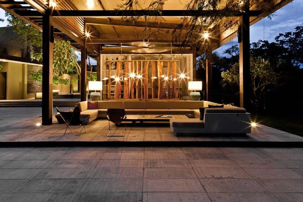 Casa Pombo, PLUS Arquitectura y Diseño Ltda. PLUS Arquitectura y Diseño Ltda. Modern Balkon, Veranda & Teras