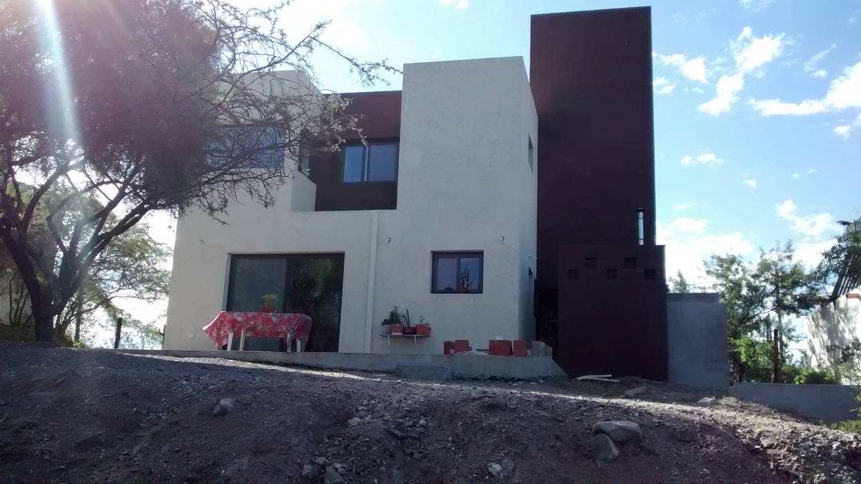 Valle Escondido, BULLK Aruitectura y construcción BULLK Aruitectura y construcción Дома в стиле модерн