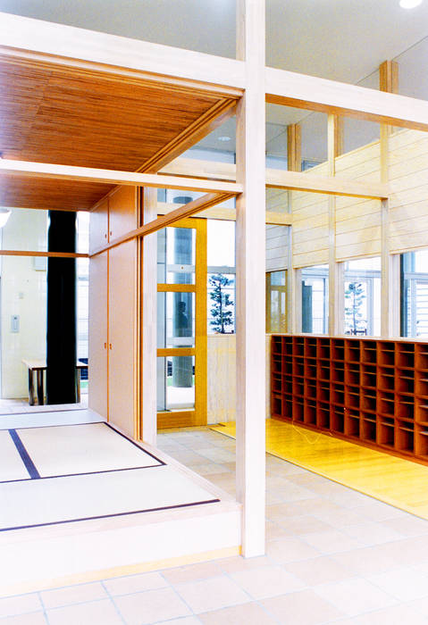 緑の回廊に建つ, ユミラ建築設計室 ユミラ建築設計室 Modern Media Room