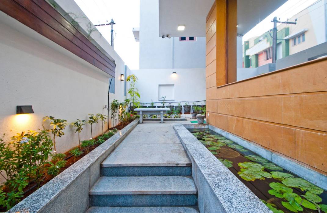 Sajeev kumar and family's Residence at Girugambakkam, Murali architects Murali architects Modern balcony, veranda & terrace