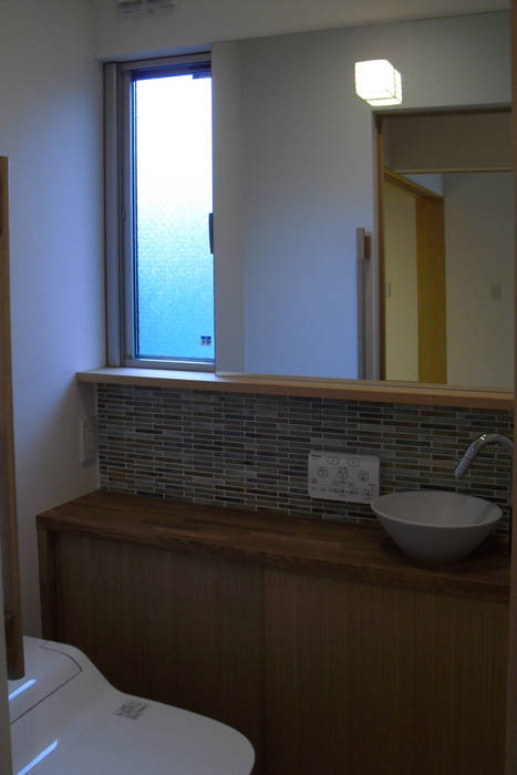 御所南の家, 株式会社 atelier waon 株式会社 atelier waon Modern bathroom