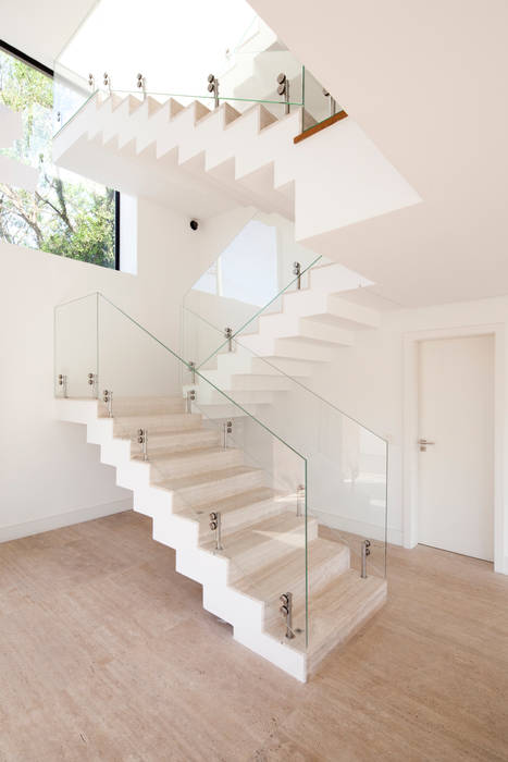 CASA BOAÇAVA, Conrado Ceravolo Arquitetos Conrado Ceravolo Arquitetos Modern corridor, hallway & stairs