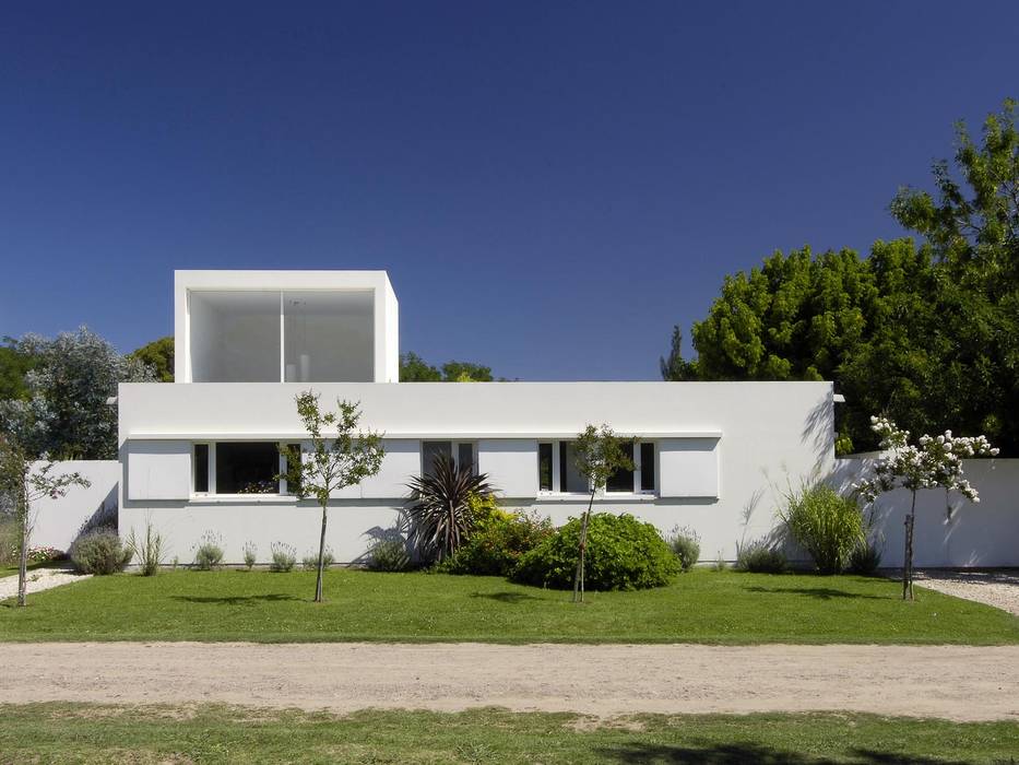 Casa Ennis Saavedra, Bares Bares Bares Schnack | Estudio de Arquitectura Bares Bares Bares Schnack | Estudio de Arquitectura Casas modernas: Ideas, imágenes y decoración