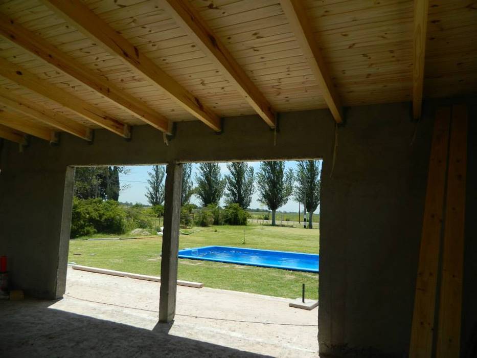 CASA QUINTA EN LA PAMPA, ConAr ConAr Balcones y terrazas modernos: Ideas, imágenes y decoración