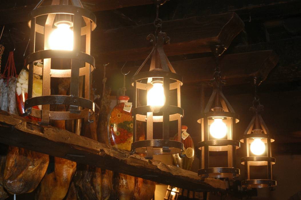 homify Rustic style dining room Lighting