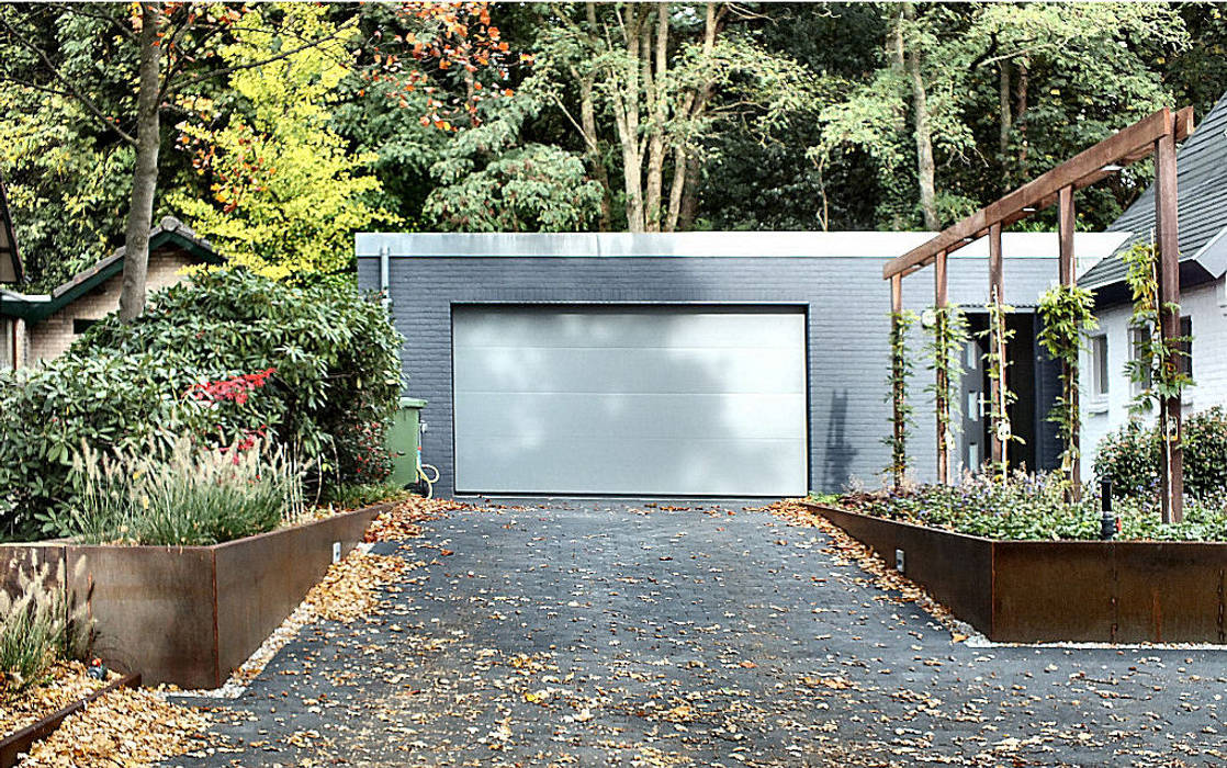 homify Modern Garage and Shed