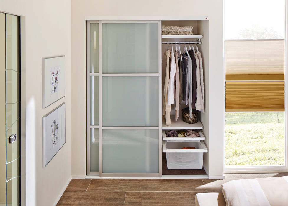 Zeit für Ihren Traumschrank., Elfa Deutschland GmbH Elfa Deutschland GmbH ห้องนอน กระจกและแก้ว