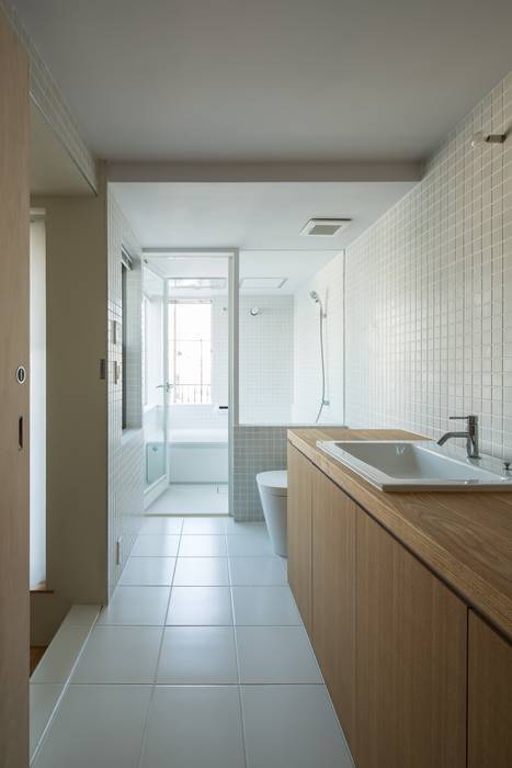 House in Funamachi, Mimasis Design／ミメイシス デザイン Mimasis Design／ミメイシス デザイン Modern bathroom