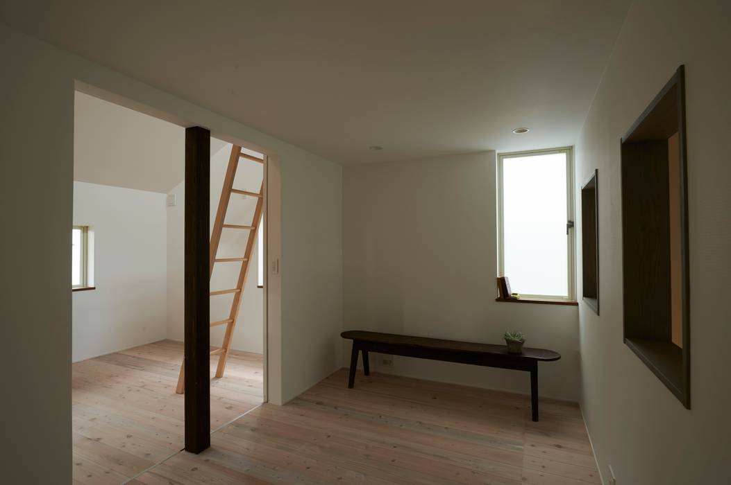 House in Nishitomigaoka, Mimasis Design／ミメイシス デザイン Mimasis Design／ミメイシス デザイン Salas multimedia modernas Madera Acabado en madera