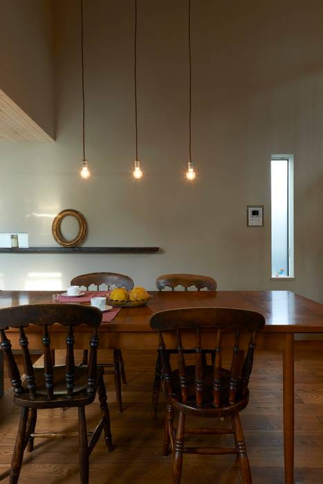 House in Higashikanmaki, Mimasis Design／ミメイシス デザイン Mimasis Design／ミメイシス デザイン Sala da pranzo moderna