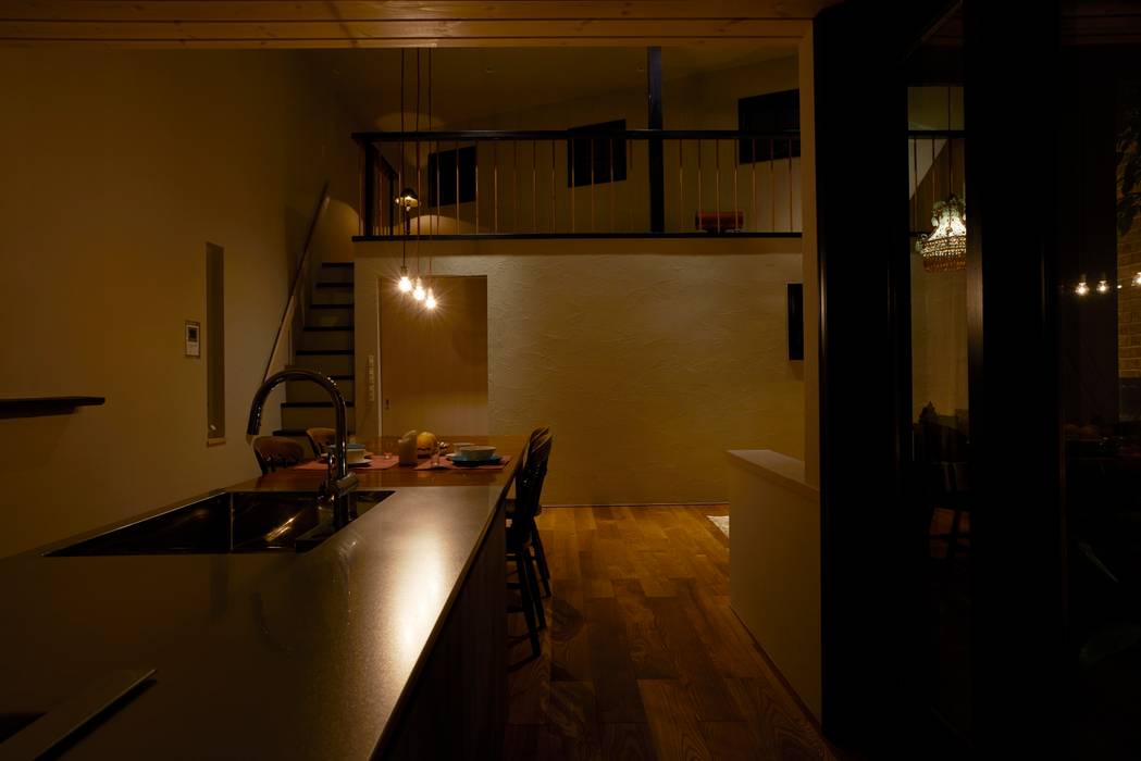 House in Higashikanmaki, Mimasis Design／ミメイシス デザイン Mimasis Design／ミメイシス デザイン モダンな キッチン カウンターキッチン