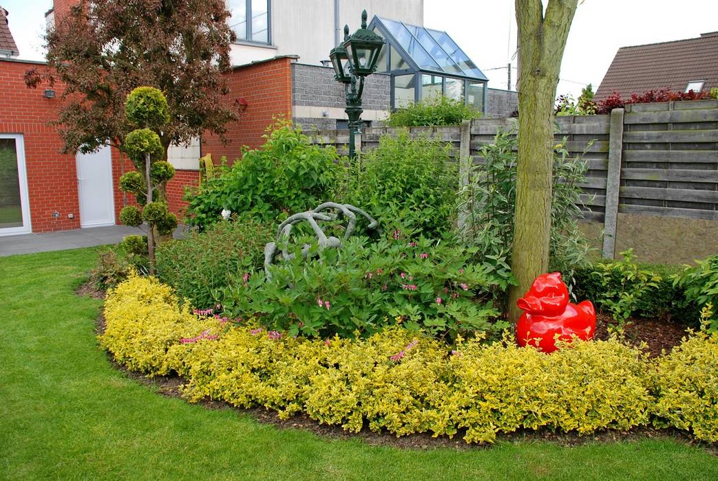 Jardin avec coin repas de 400M² , RVB PAYSAGE RVB PAYSAGE Сад в стиле модерн