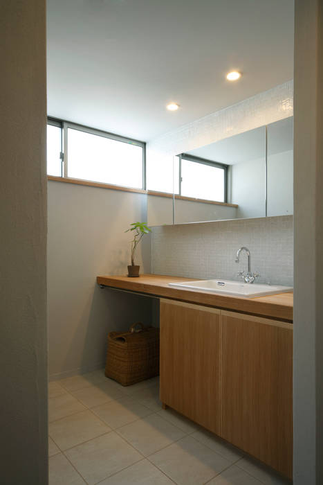House in Kunimidai, Mimasis Design／ミメイシス デザイン Mimasis Design／ミメイシス デザイン モダンスタイルの お風呂 モダンな洗面所