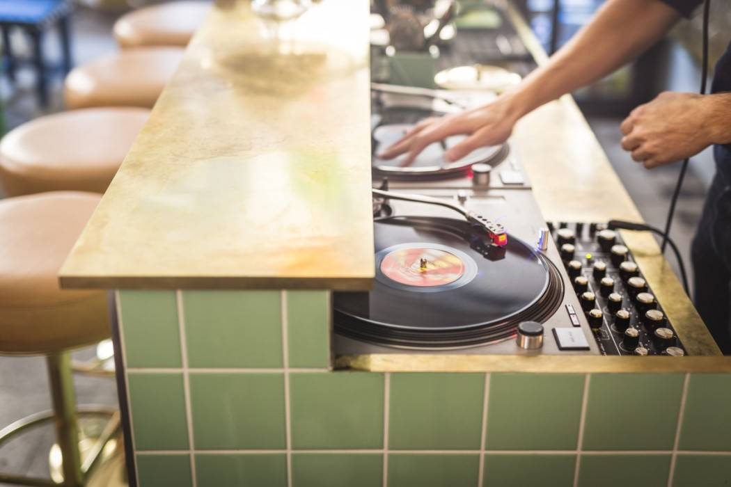 Einrichten im Retro- & Vintage-Style – Café August in Tallinn, Baltic Design Shop Baltic Design Shop Kitchen Tiles