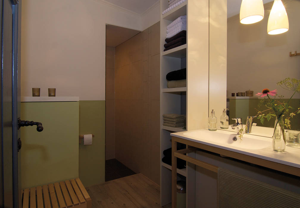 Duschbad des Ferienzimmers »Wald« Büro Köthe Badezimmer im Landhausstil