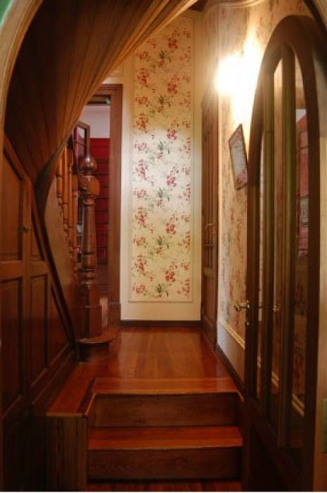 Interiores Radrizzani Rioja Arquitectos Eclectic style corridor, hallway & stairs Wood Wood effect wood stairs