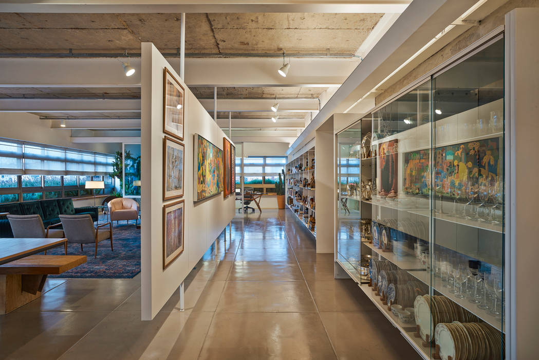Galeria e Cristaleira Piratininga Arquitetos Associados Corredores, halls e escadas minimalistas