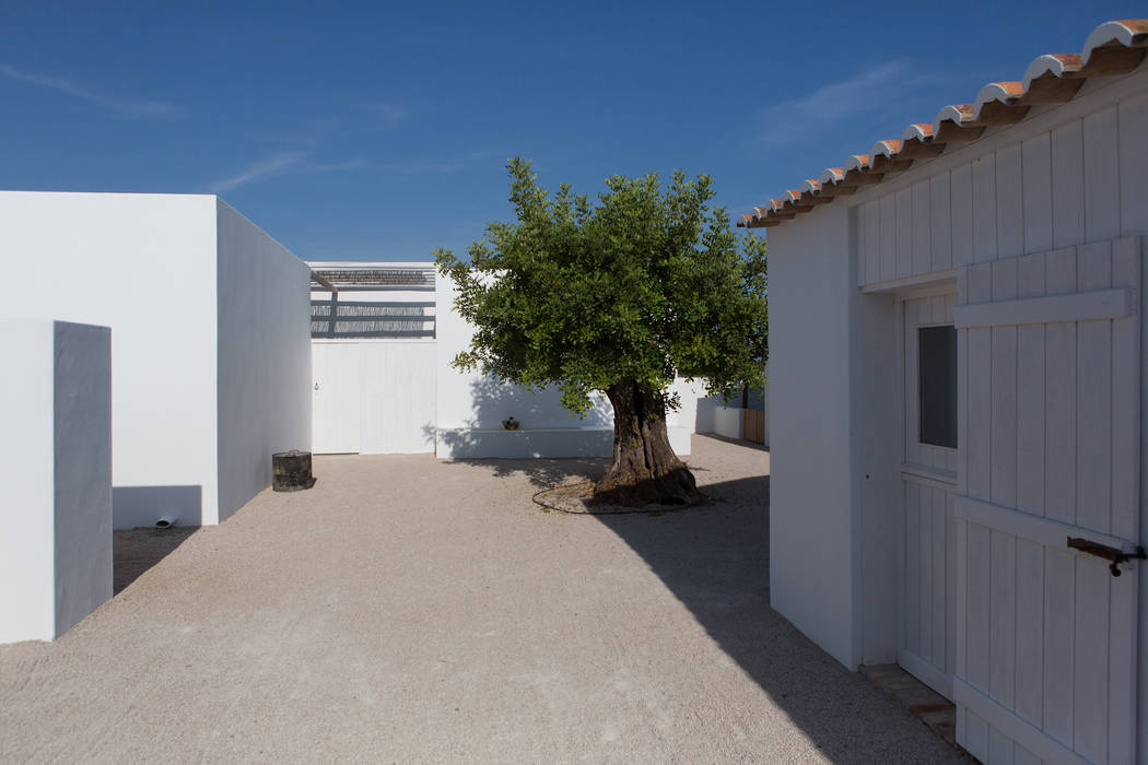 Pensão Agricola, atelier Rua - Arquitectos atelier Rua - Arquitectos Mediterranean style houses