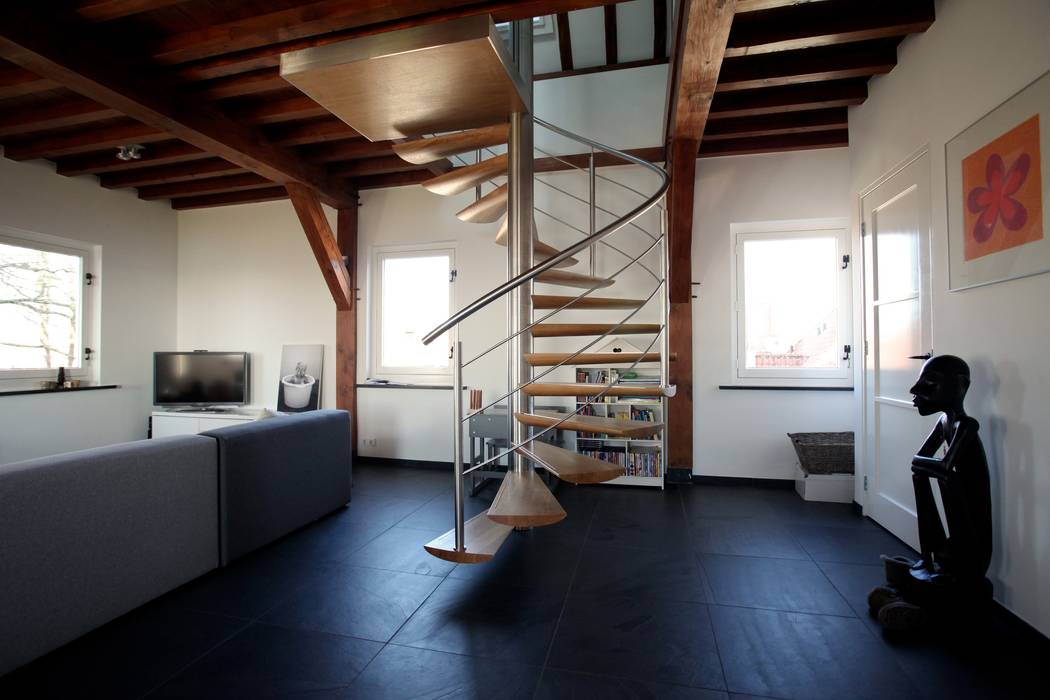 EeStairs® Spiral staircases, EeStairs | Stairs and balustrades EeStairs | Stairs and balustrades Scandinavian style corridor, hallway& stairs Metal