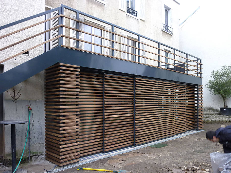 Extension et Réhabilitation à Meudon, Olivier Stadler Architecte Olivier Stadler Architecte Modern balcony, veranda & terrace Wood Wood effect
