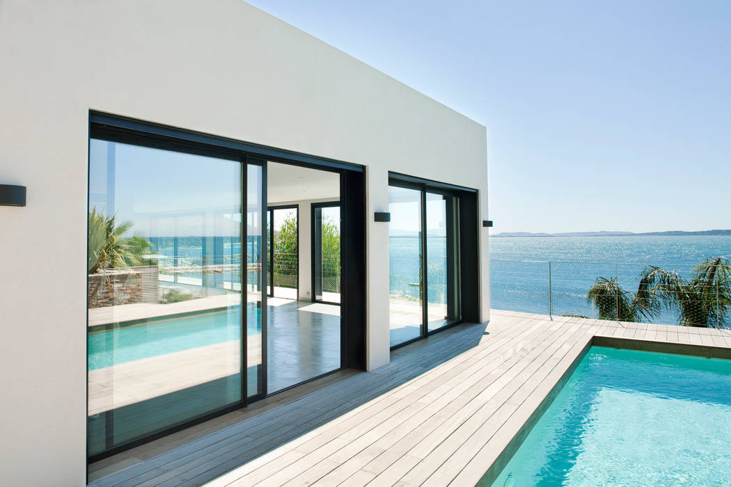Villa C2, frederique Legon Pyra architecte frederique Legon Pyra architecte Minimalist balcony, veranda & terrace