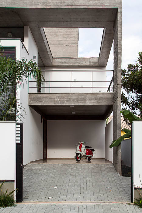 Casa E, PJV Arquitetura PJV Arquitetura Modern garage/shed