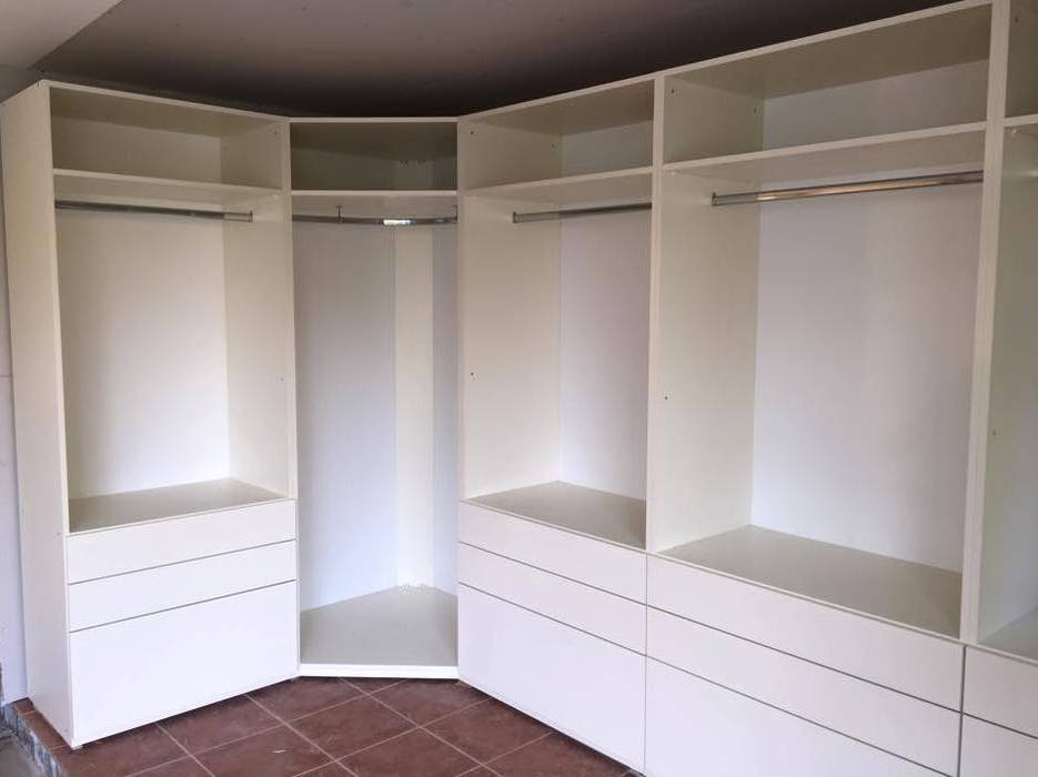 Wardrobes and Closets, Piwko-Bespoke Fitted Furniture Piwko-Bespoke Fitted Furniture Classic style bedroom Chipboard Wardrobes & closets