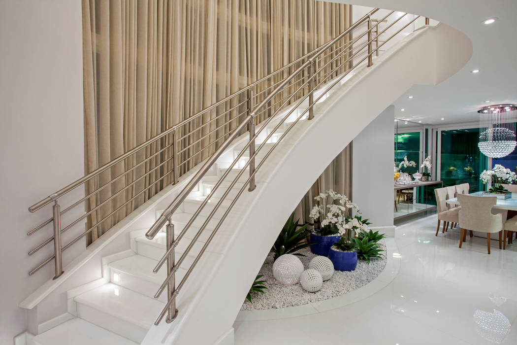 homify Corredores, halls e escadas modernos Mármore