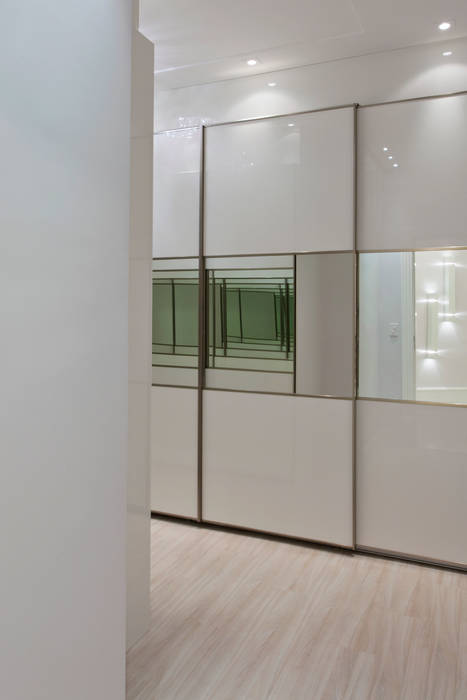 Modern dressing room by Arquiteto Aquiles Nícolas Kílaris Modern MDF