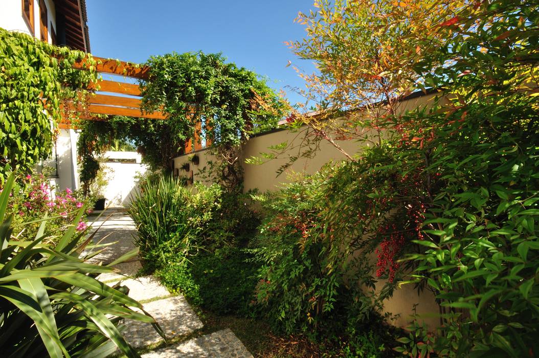 Casa RB, alexandre galhego paisagismo alexandre galhego paisagismo Tropical style garden
