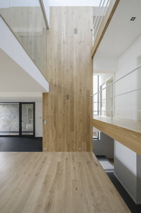 METAMORFOZA. DOM KOSTKA NA WILANOWIE STARYM , PAWEL LIS ARCHITEKCI PAWEL LIS ARCHITEKCI Modern walls & floors Wood Wood effect