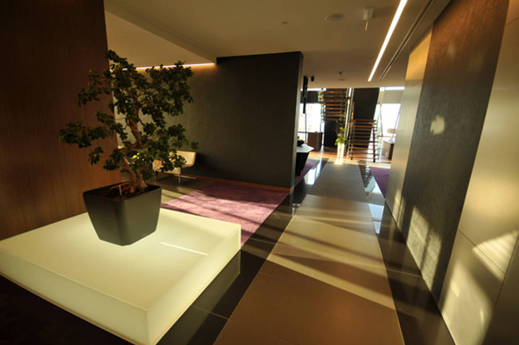 CCT 171 Project in Sisli, CCT INVESTMENTS CCT INVESTMENTS Modern corridor, hallway & stairs