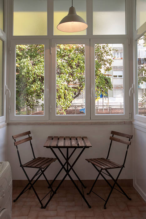 Casa para estudantes, Staging Factory Staging Factory Minimalist balcony, veranda & terrace Wood Wood effect Furniture