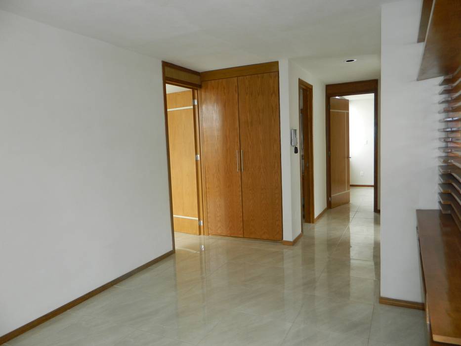 Real de Palmas 01 , ECNarquitectura ECNarquitectura Modern corridor, hallway & stairs