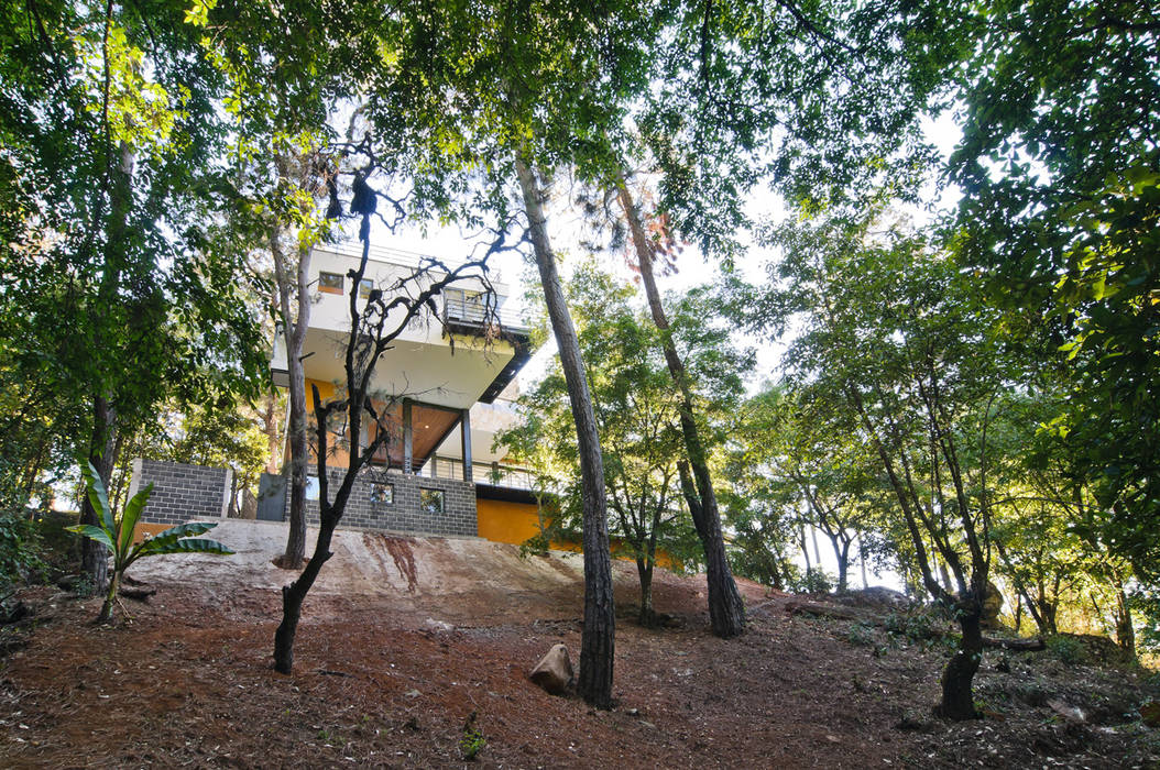 Casa La Lagartija, alexandro velázquez alexandro velázquez Rumah Modern