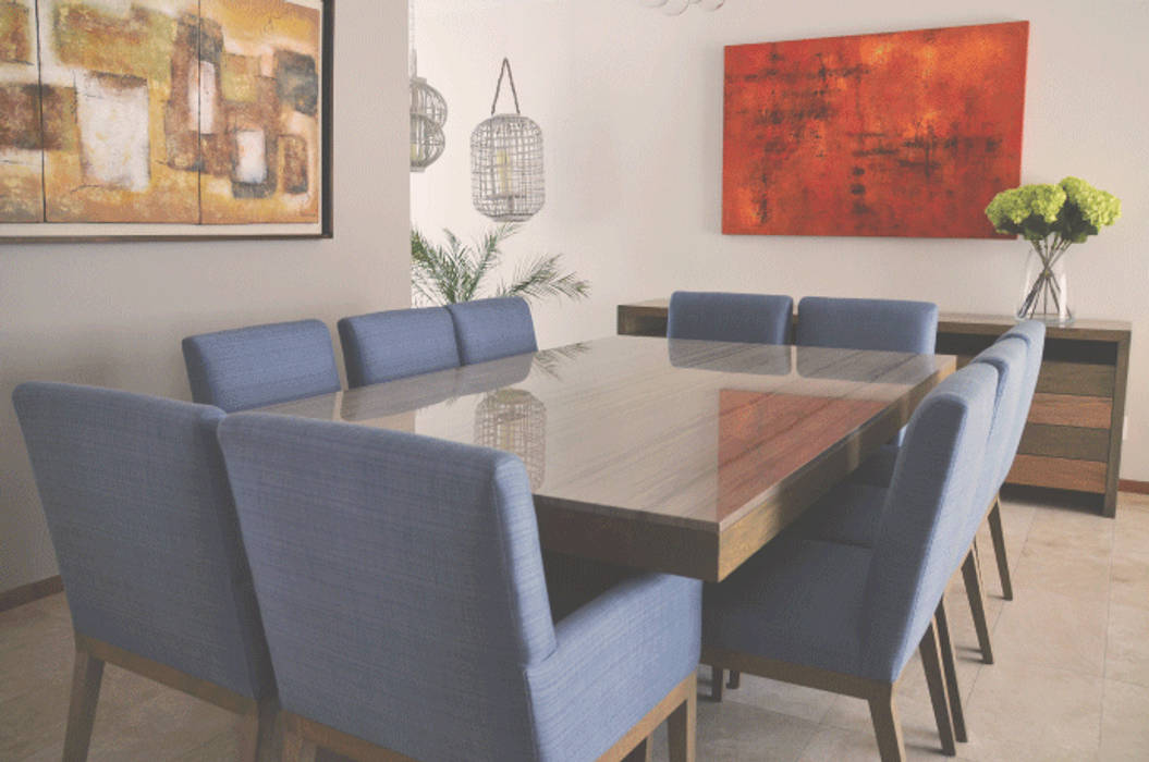 Comedor con cubierta de marmol, base y sillas en madera de roble homify Comedores de estilo clásico Mármol Mesas