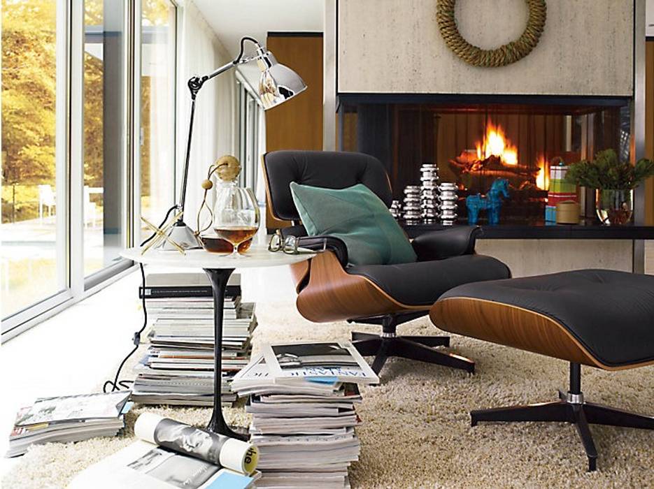 Eames® Lounge Chair and Ottoman, Design Within Reach Mexico Design Within Reach Mexico モダンデザインの リビング 革 灰色 ソファー＆アームチェア