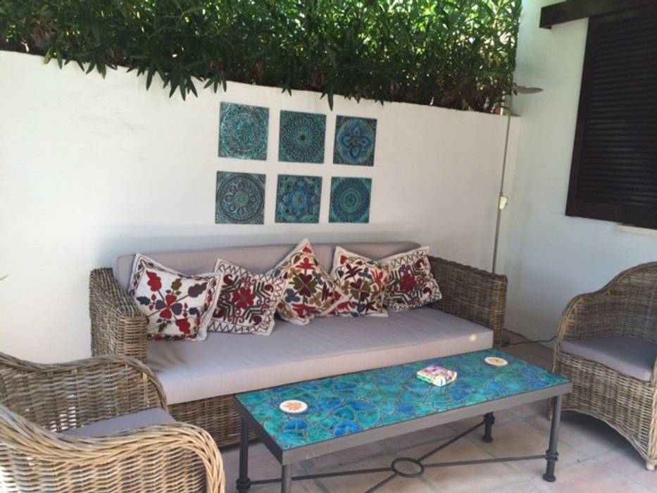 A perfect colour combination Gvega Ceramica Mediterranean style balcony, veranda & terrace Ceramic Accessories & decoration