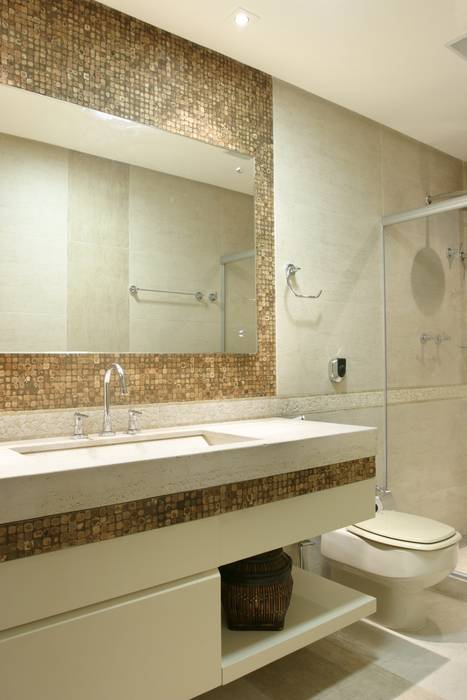 homify Modern bathroom