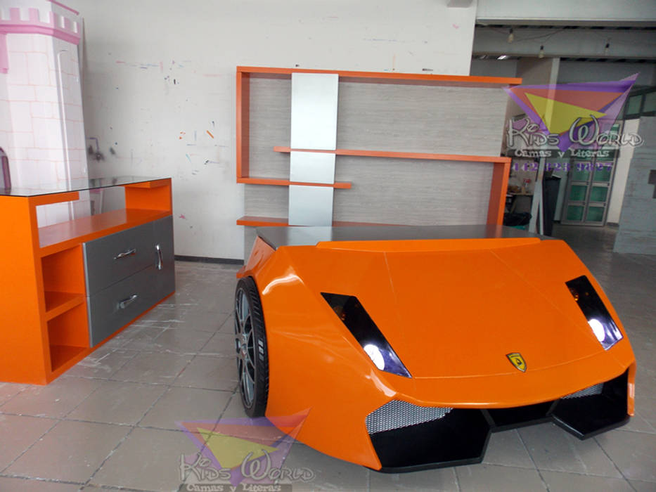 Espectacular escritorio tipo Lamborghini Kids World- Recamaras, literas y muebles para niños Estudios y despachos modernos Derivados de madera Transparente Escritorios