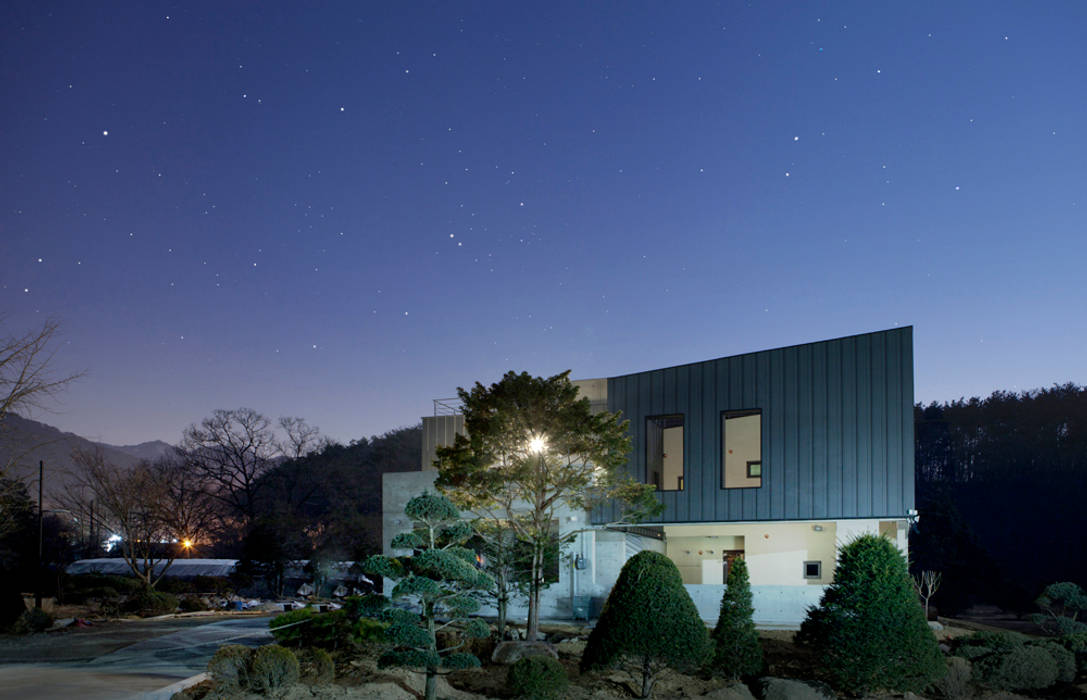 Bukhansan Dulegil house, designband YOAP designband YOAP 모던스타일 주택