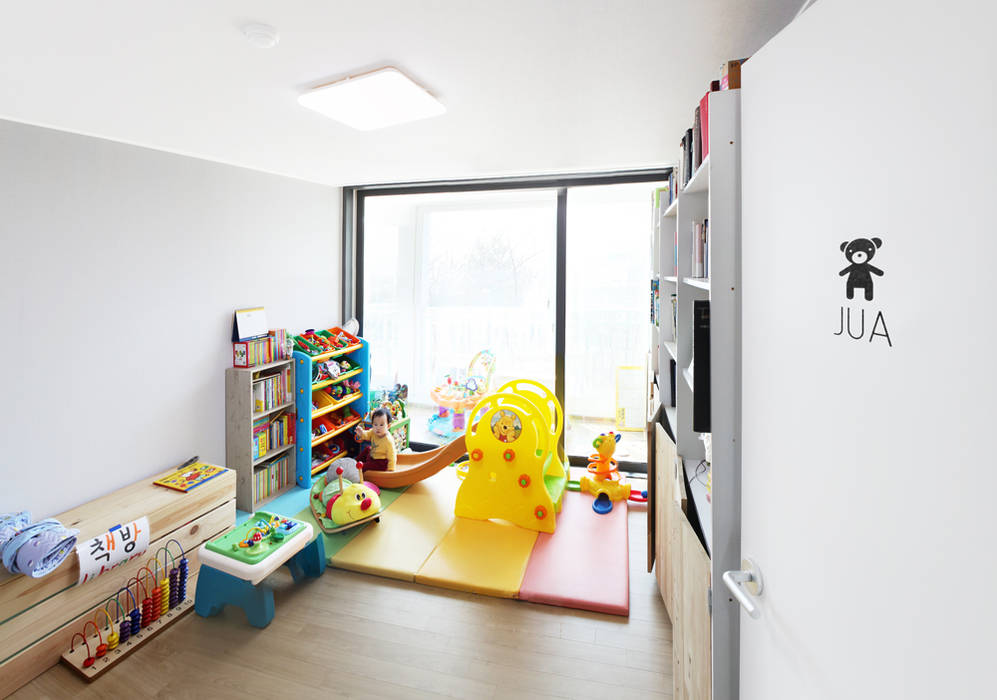 Hongeun-dong apartment unit remodeling, designband YOAP designband YOAP Stanza dei bambini moderna