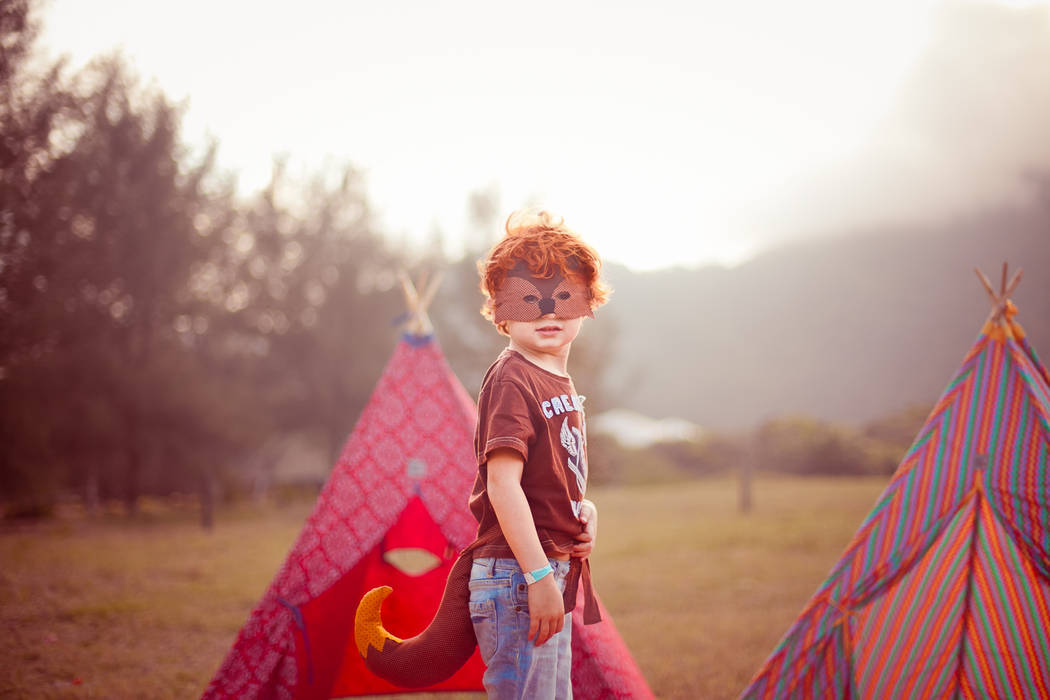 Teepee Bandana Vermelha Rabo de Lobo Quarto infantil eclético Algodão Vermelho Brinquedos