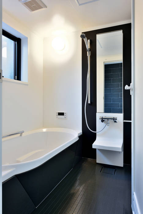 ガレージハウス×中庭のある平屋, Egawa Architectural Studio Egawa Architectural Studio Eclectic style bathroom