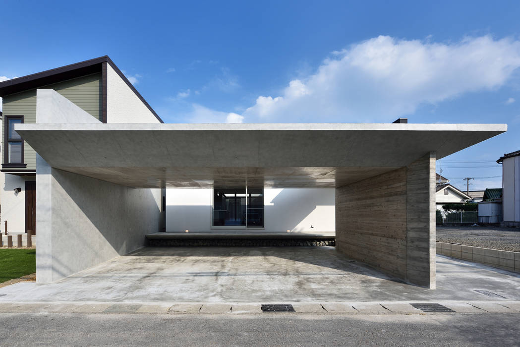 ガレージハウス×中庭のある平屋, Egawa Architectural Studio Egawa Architectural Studio 에클레틱 주택